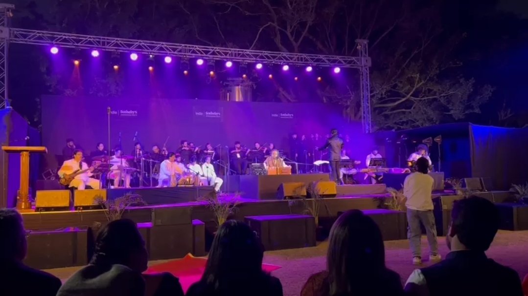 TheRaisina's tweet photo. A mesmerizing evening with the velvety voice of @NisschalZaveri 🎵🎼
Thank you @KhannaAnshu for the kind invitation
@ratan_mrs @LIPIKASUD @NIndia_SIR
#musical #ghazal https://t.co/6lpw6fFnfa