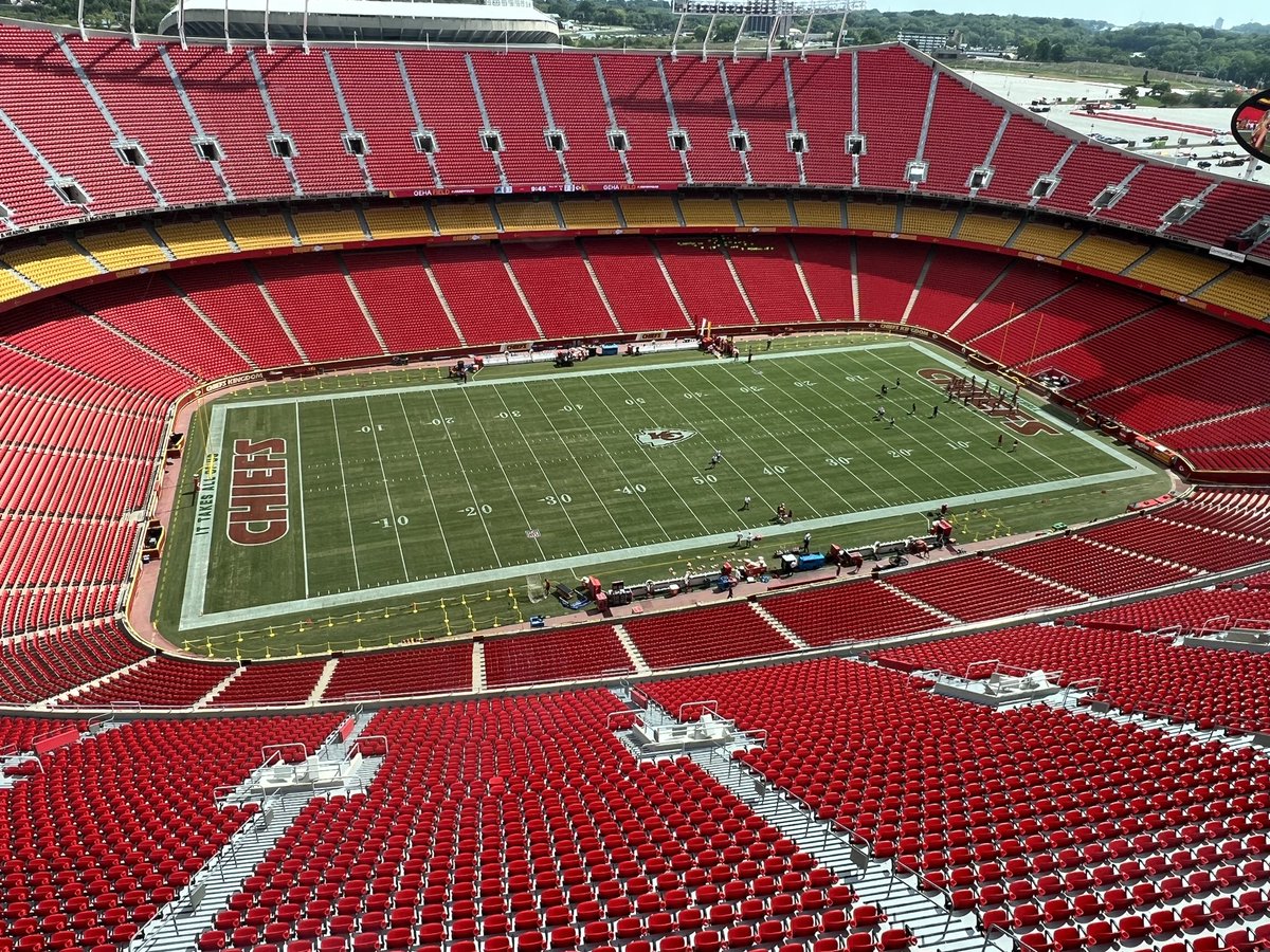 Missouri sports betting went live at 12:01 a.m. on Monday.

Online and retail sportsbooks are officially open for wagering. Missouri is the 39th U.S. state to operate sports betting.

Eight online operators launched, including FanDuel, Bet365 and DraftKings.