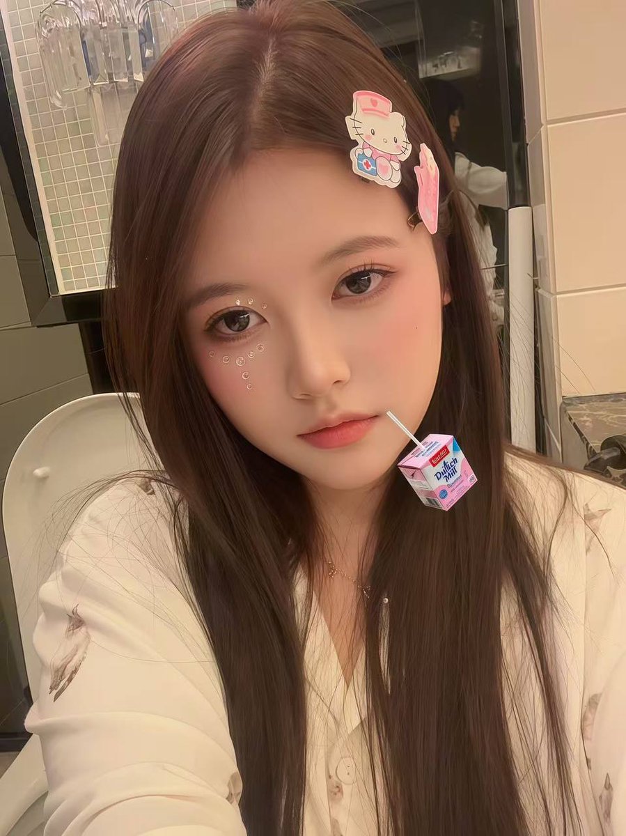 卡卡 瑟圈交友俱乐部 tweet media