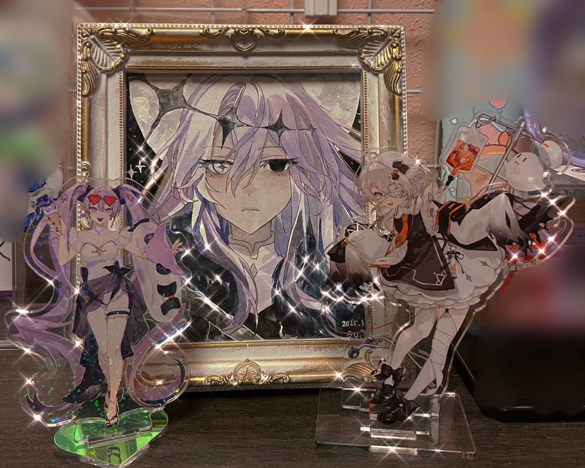 ママ様のアクスタ届いたので一緒に並びました~❕❕

ジオラマ風？アクスタ、めーちゃ可愛い、、、❕

通常衣装の私達のアクスタも発注かけたら並べるんだ……❕