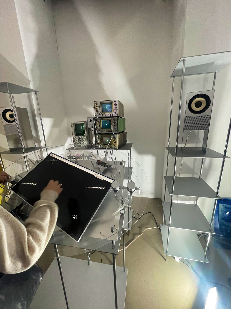 sliver0225's tweet image. 이반은…그냥 디피에 압도됨…