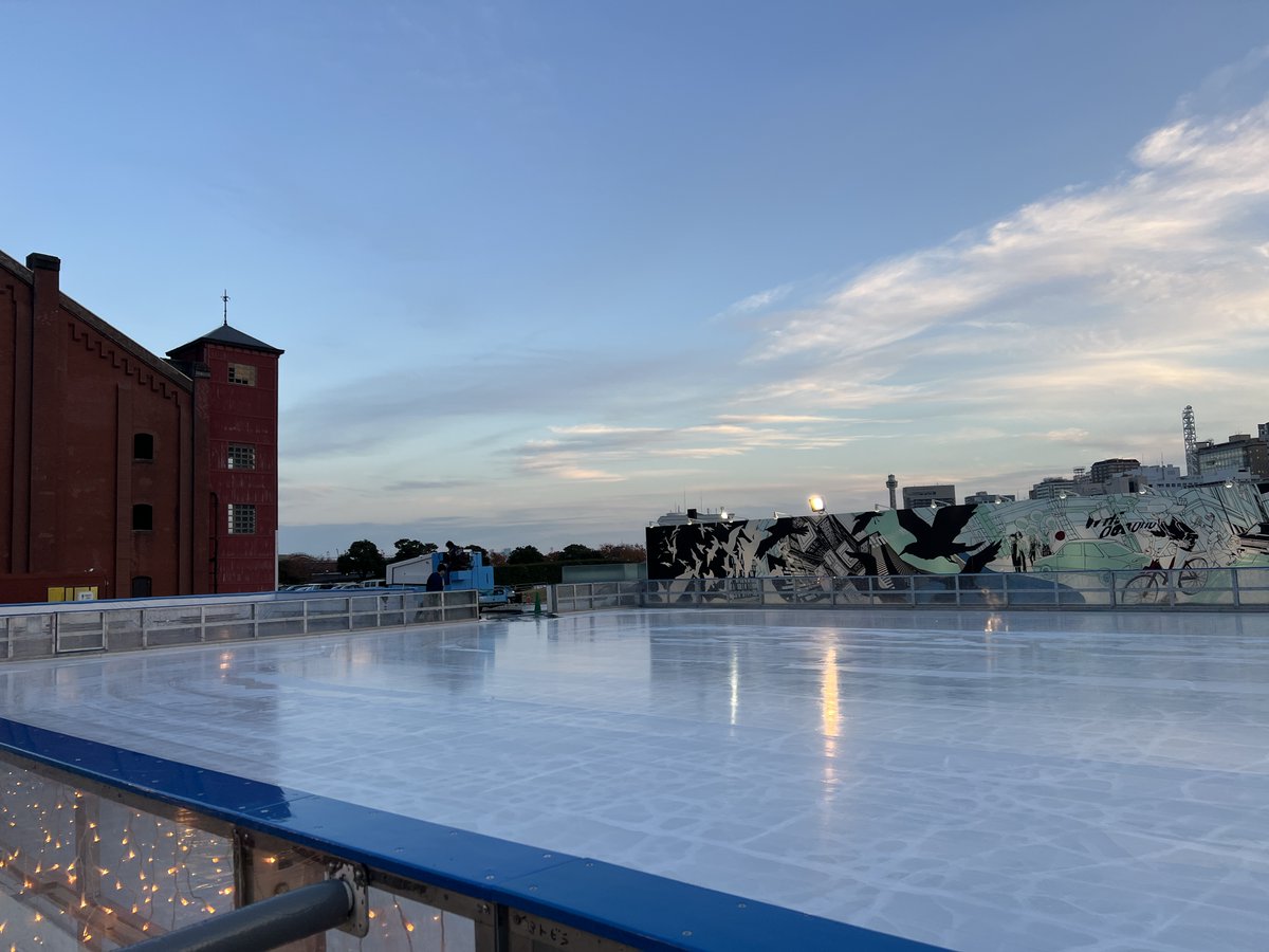 art_rink's tweet image. アートリンク in 横浜赤レンガ倉庫　2025-2026
12月1日（月） 16:30よりオープンしました💫

日も傾き、気温も下がってまいりましたので、
寒暖差にはお気をつけてお越しください！
#赤レンガ倉庫 　#スケート　#みなとみらい