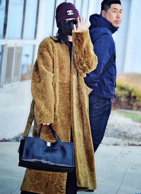 jenfilesx's tweet image. JENNIE OUTFIT FOR THE AIRPORT LOOKS SO CUTIE