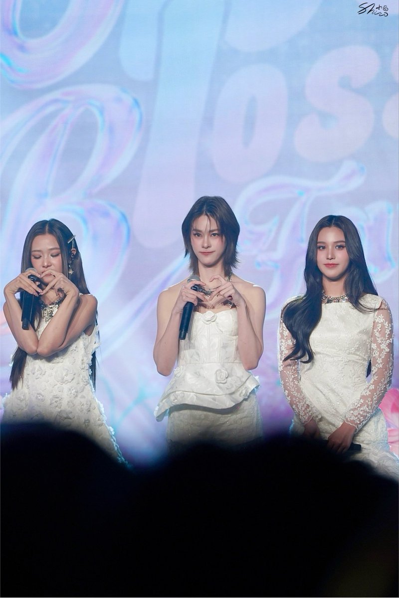 แฟนเก่าก็ทำใจลำบากหน่อย แฟนใหม่ยืนดูนิ่งๆ

EMIBONNIE BLOOMS WITH ANYS
#BBFanFestinMacau