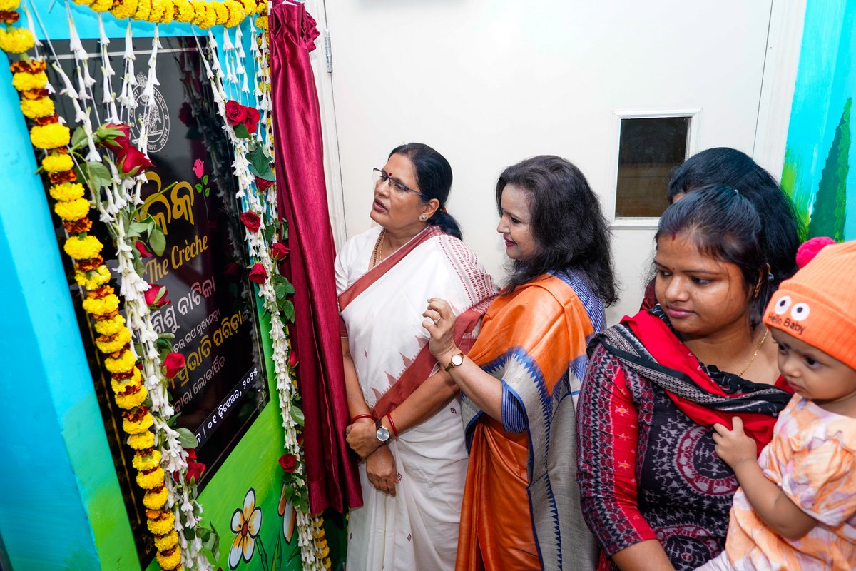 PravatiPOdisha's tweet image. ମହିଳା ଓ ଶିଶୁ ବିକାଶ ବିଭାଗ ଏବଂ ଗୃହ ଓ ନଗର ଉନ୍ନୟନ ବିଭାଗର ମିଳିତ ସମନ୍ଵୟରେ ଖାରବେଳ ଭବନଠାରେ ଆରମ୍ଭ କରାଯାଇଥିବା ଶିଶୁ ବାଟିକା &apos;କଳିକା ବା crèche&apos;ର ଲୋକାର୍ପଣ କରିବାର ସୌଭାଗ୍ୟ ମିଳିଲା । ଏହା ଦ୍ୱାରା ଖାରବେଳ ଭବନଠାରେ ଥିବା ସମସ୍ତ ୯ଟି ବିଭାଗରେ କାର୍ଯ୍ୟରତ ମହିଳା କର୍ମଚାରୀମାନେ ଉପକୃତ ହେବେ l ଖୁବଶୀଘ୍ର ଅନ୍ୟ ସମସ୍ତ…
