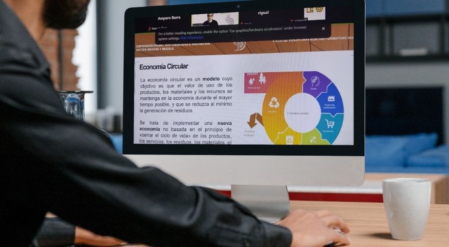 CRNMaderaCorcho's tweet image. 🔚Finaliza con éxito el Ciclo de Videoconferencias Formativas para Docentes de #FP 2025 sobre "Emprendedurismo, sostenibilidad e innovación" en #madera y #mueble. 
🤗Gracias al @educaciongob, @AIDIMME, expertos, y a los casi 80 formadores/as. 
                          ¡Seguimos!