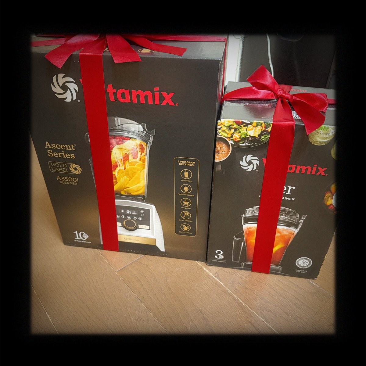 time12is11money's tweet photo. 2台目Vitamix
ホワイトカラーだよーと
誕生日プレゼントに頂いた🎁🎂
ただ全く一緒笑
#Vitamix #誕生日プレゼント https://t.co/DIzbxvK9wY