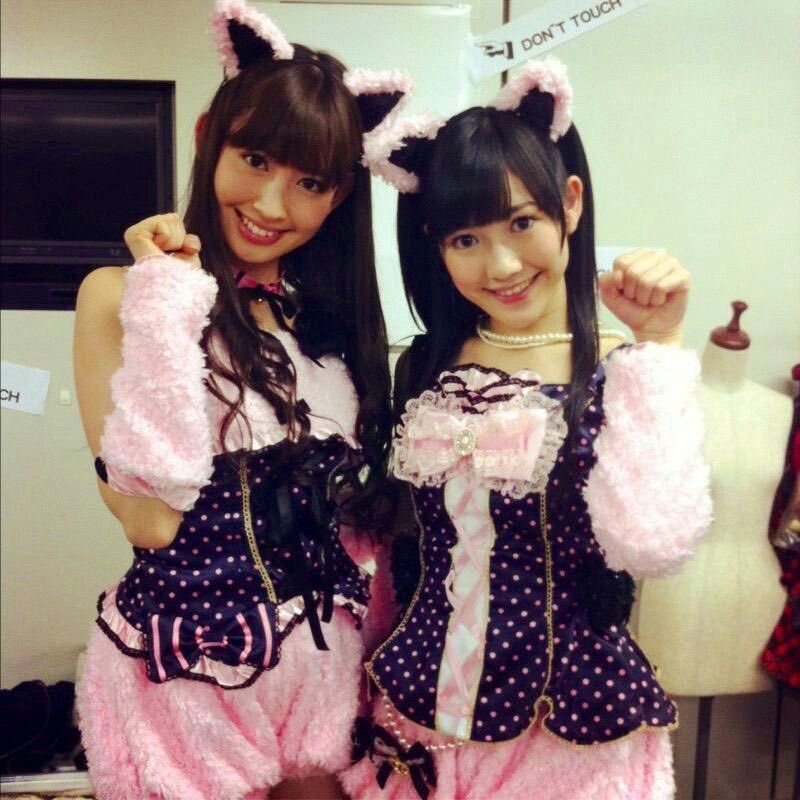 「ヘビーローテーション」
ベストアーティスト2011 猫ver
渡辺麻友衣装

秋葉原アトレ1のAKB48ポップアップショップの衣装展示が昨日から変わって、今日はこちらが飾ってありました。
今このAKBの猫衣装がバズってるらしい。

#渡辺麻友 #まゆゆ