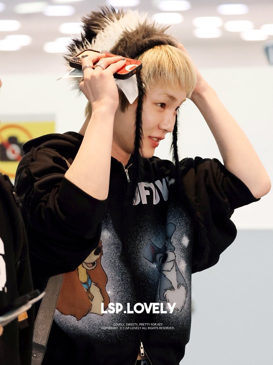 Lsp_lovely's tweet photo. 251201 기범이 💕

#Key #기범 #SHINee #샤이니 https://t.co/SLWGs9AyjF