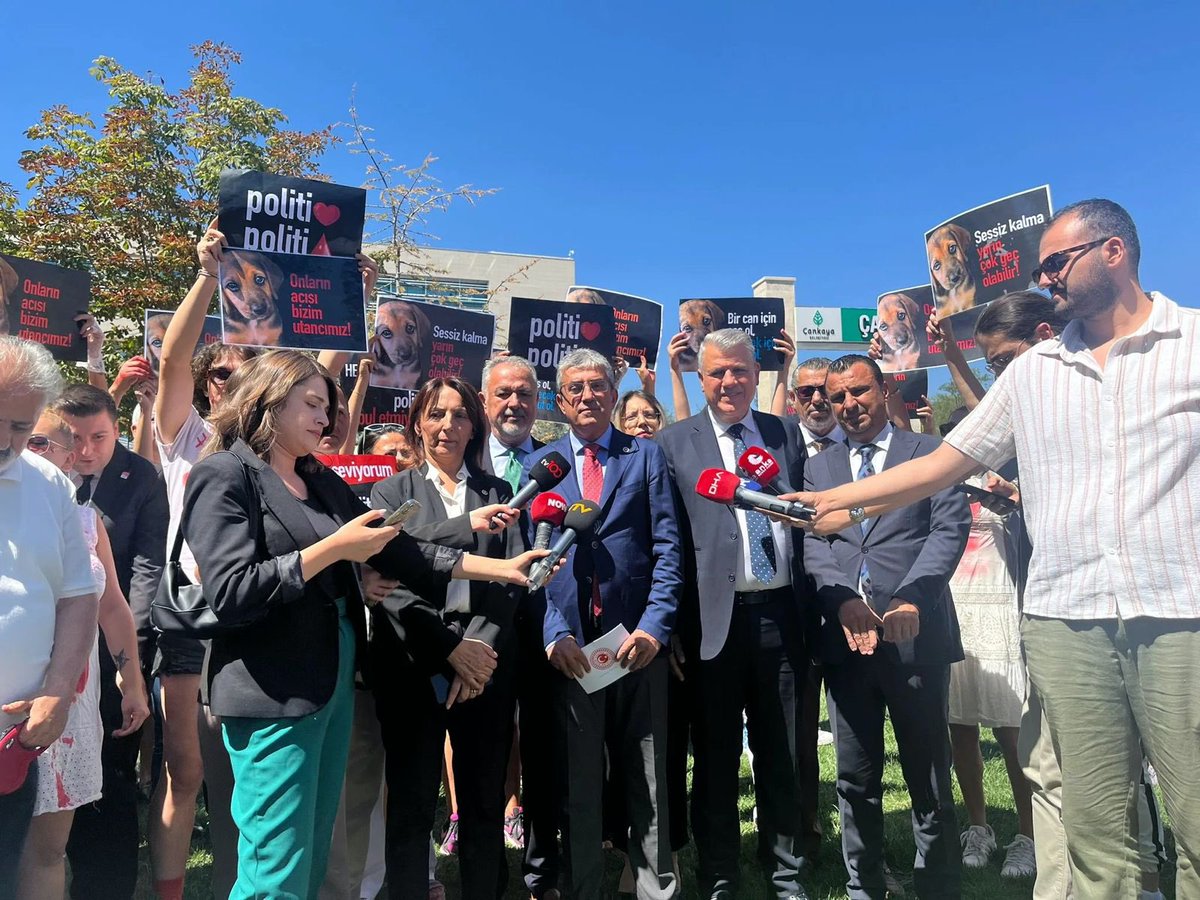 Başlığı hayvanları koruma, içeriği sokak hayvanlarının canına kast etme olan kanunun iptalini talep eden başvurumuzu reddeden AYM kararı dün gece RG’de yayımlandı.

Kanunun yayımından 13 GÜN SONRA yaptığımız başvuruya yürütmeyi durdurma vermeyen AYM, red kararının gerekçesini 1