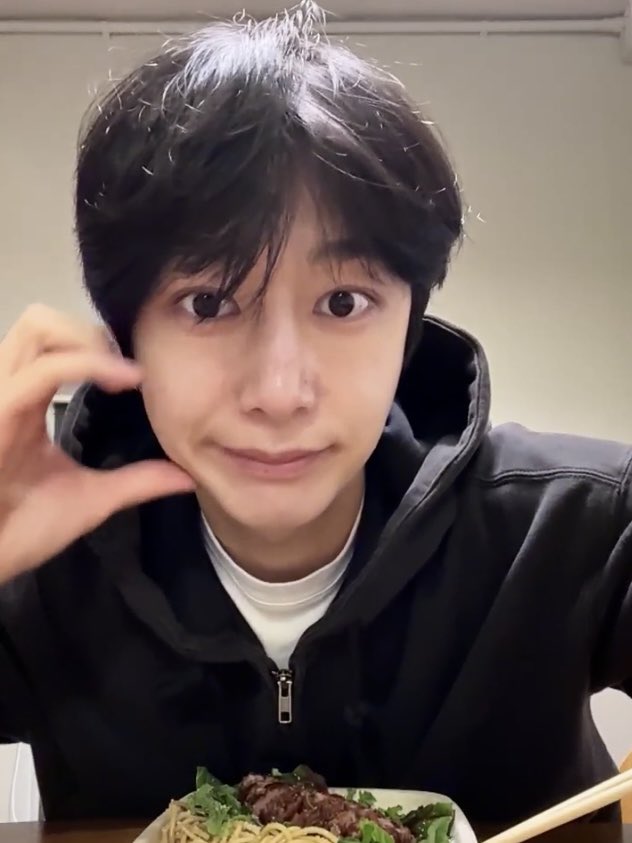 예뿌니 밥 맛있게 많이 드뎨오 🍝♡