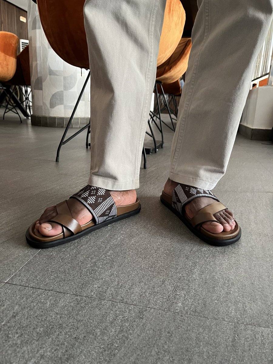 Alors que ma marque existe ????? 
-Sandales simples 
-sandales orthopédiques 
-mocassins 
-chaussures de ville ? 
Damay défar ba 48
<a href="/noblesse_sn/">NOBLESSE🇸🇳- Maroquinerie de LUXE</a>