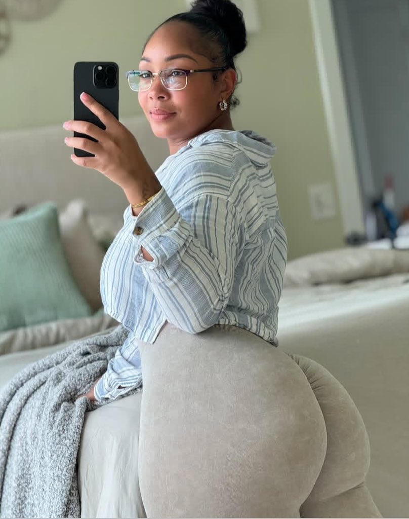 candicejames0's tweet photo. Happy new month ❤️ https://t.co/HhJfqsTCpX