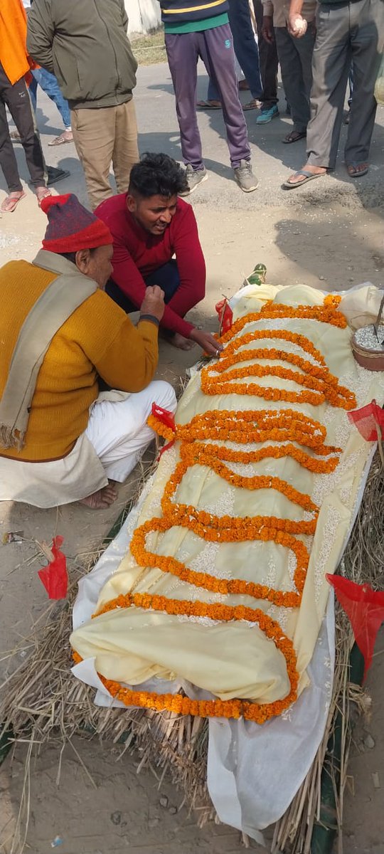 नगर पंचायत लार के गयागिर वार्ड निवासी श्री परमात्मा सिंह जी तथा तिवारी टोला वार्ड निवासी श्री आनंद तिवारी जी (मास्टर साहब) का दुखद निधन हो गया।अंतिम संस्कार भागलपुर के कालीचरण घाट पर सम्पन्न हुआ। ईश्वर परिजनों को सम्बल व दिवंगत आत्मा को शांति प्रदान करे। ॐ शांति.. 🙏