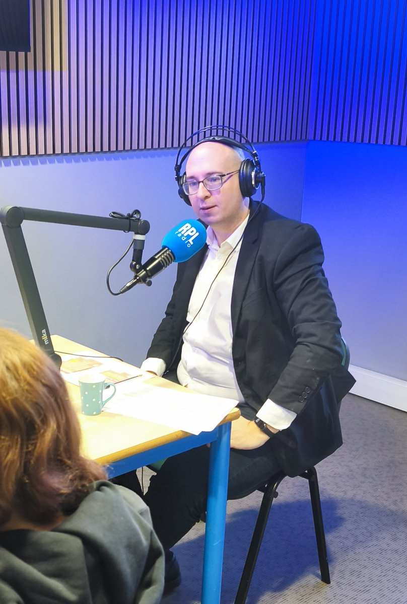 OMJSLAMBERSART's tweet photo. 🎙️ L’OMJS Lambersart dans La French TOUCH sur RPL Radio pour parler du #telethon2025
3️⃣0️⃣h d’animations, 3️⃣0️⃣ assos, 3️⃣0️⃣ animations!
On a aussi évoqué la soirée basket avec MACUMBA FOREVER samedi soir 21h.

🎧 Réécoute ici : https://t.co/fqBGPSXUfv… https://t.co/bypKc1cP1S