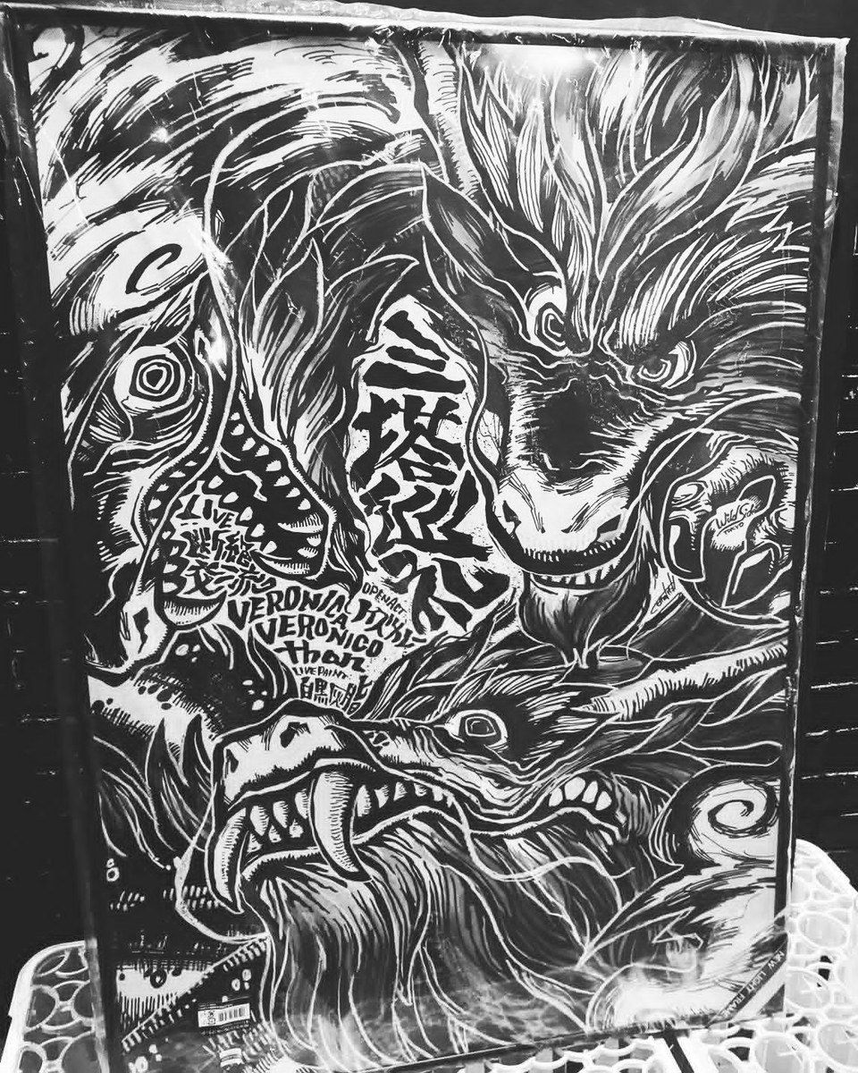 monochro_haiji's tweet photo. #12月になったのでフォロワーさんに自己紹介しようぜ
20分から12時間、A3サイズから6m、1人から300人の振り幅でライブペイントしてます。ほぼマッキーと修正液だけで描きます。
ロックンロールは絵描きでもできます。よろしくお願いいたします。 https://t.co/K2SifTvPJa