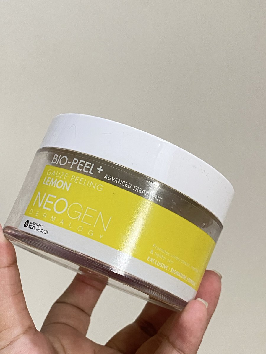 keshikiayame's tweet photo. The BEST skincare for your specific skin concerns

Aging 👉🏻 peptide, Vitamin C and retinol
Dry👉🏻 hyaluronic acid, ceramides
Rough skin👉🏻 urea and glycolic acid
Hyperpigmentation👉🏻 Vitamin C, Niacinamide, alpha arbutin https://t.co/0c0GOjC7UY