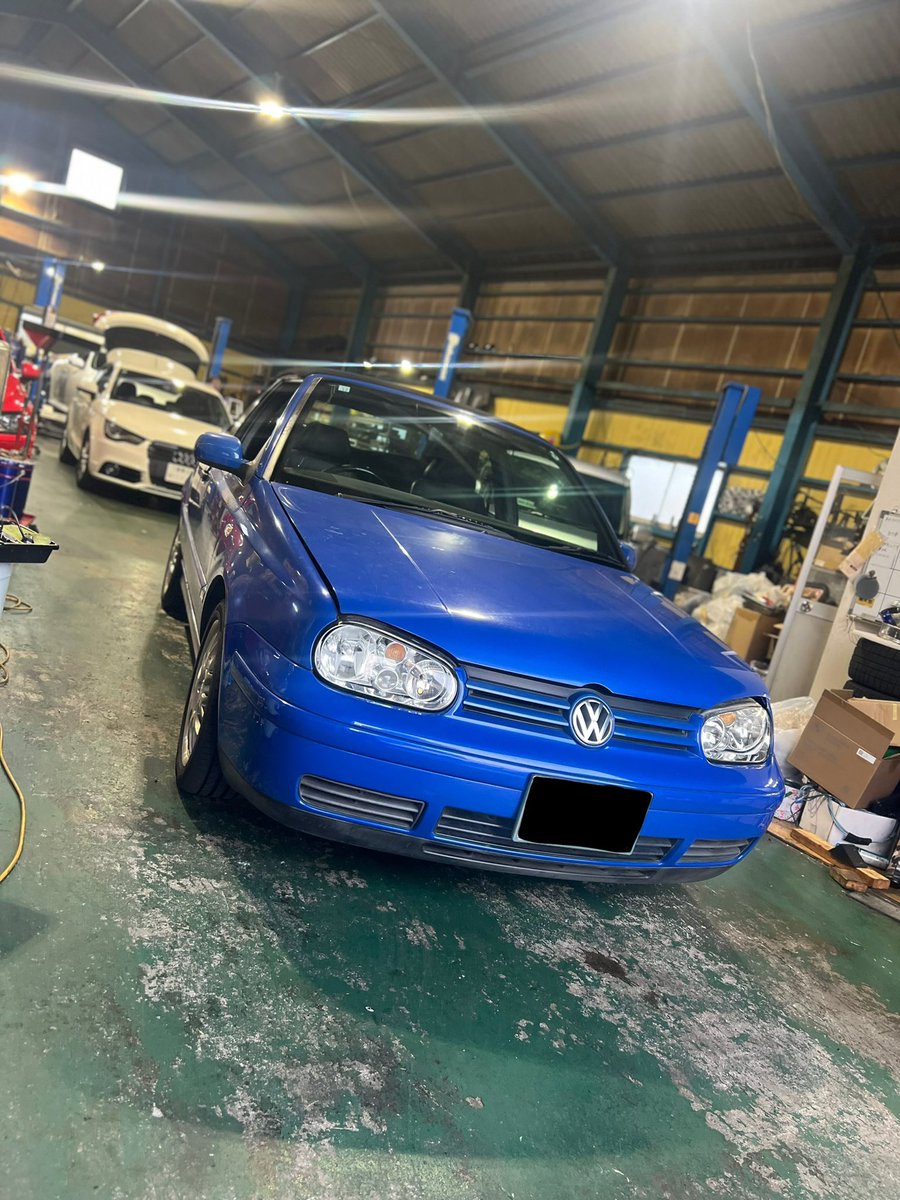 EUROStageTsune's tweet photo. 車検でゴルフ4カブリオレもお預かりです！
もう滅多に見かけなくなりましたね😅
久しぶりに見るとちょうど良い大きさとお尻が非常に良いデザインで可愛いです🎊
しっかりと点検整備させて頂きます！
#EUROStage #VW #Audi #Golf4 #岡山県 #倉敷市 #車検 https://t.co/1Eq2y12qtx