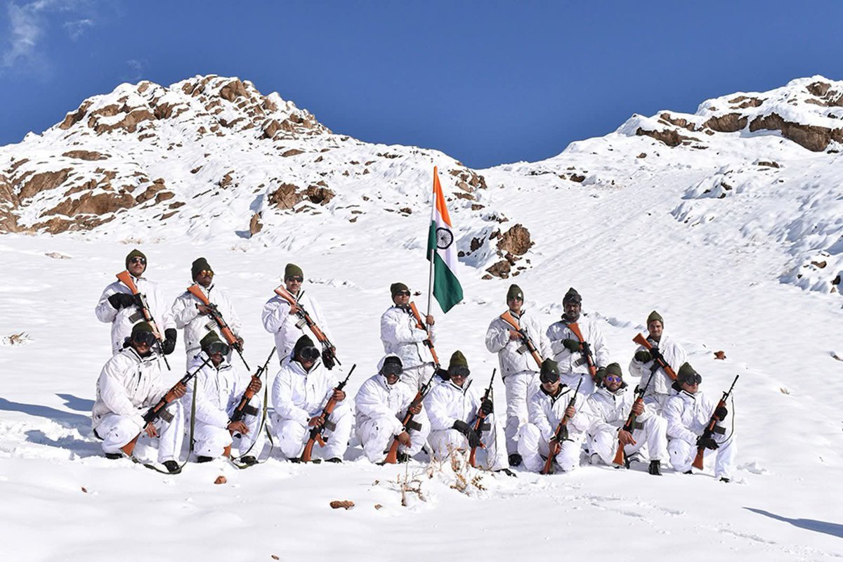 vaibhavpawarmp's tweet image. जीवन पर्यंत कर्तव्य’ के आदर्श वाक्य को निभाते हुए संपूर्ण जीवन माँ भारती की रक्षा में समर्पित करने वाले #सीमा_सुरक्षा_बल के वीर योद्धाओं को स्थापना दिवस पर शुभकामनाएं।

राष्ट्र की रक्षा में अपने प्राणों का उत्सर्ग करने वाले राष्ट्र प्रहरियों को कोटि कोटि वंदन।

वंदे मातरम्!