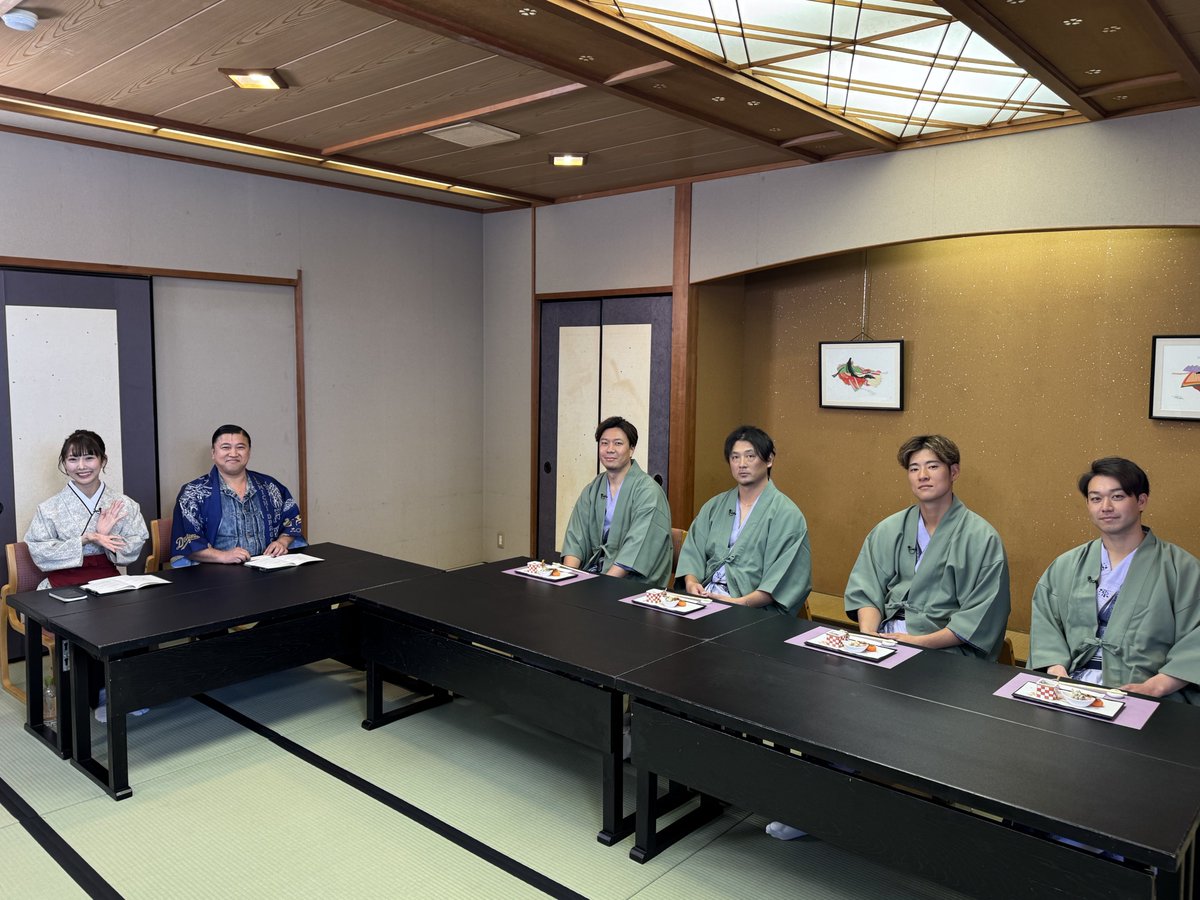 tva_sports's tweet photo. 今年のテレビ愛知ドラゴンズ特番は！📺
「語りたおして年越しだぜぇ
ドラゴンズ大忘年会スペシャル2025」🎉

先ほど無事にロケが終了しました‼️🙌
今回は…
#涌井秀章 投手 #大野雄大 投手
#山本泰寛 選手 #上林誠知 選手の
豪華メンバーが出演してくださいました✨
トークやゲーム、さらに温泉にも…！
みなさん大盛りあがりで終始大爆笑のロケでした😂
番組は12月30日（月）午前11時15分放送です📺
ご協力いただいた皆様ありがとうございました🙏
#中日ドラゴンズ #dragons  
 #スギちゃん さん #熊崎晴香 さん
 #テレビ愛知