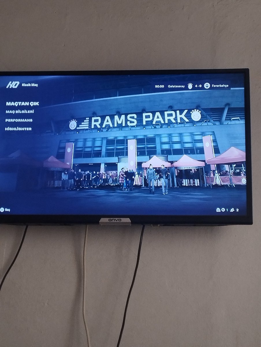 Oynamadan kedi halin bıraktım bugünkü maçı kim kazanır diye Galatasaray 4. 0. Kazandı inşallah akşamda böyle sukorla yeneriz  Fenerbahçe yi skor köşede