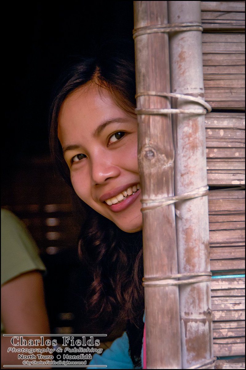 CFieldsphotos's tweet photo. An amazing personal shot of a young woman in #Vietnam taken by Charles Field [3-23-2006][RMH]
#travelphotographer #peoplephotographer 
#Nikon                
#CharlesFields 
#archives 
#nikonphotography 
@NikonUSA
@NatGeoTravel
@NatGeo
@TravelLeisure
@PhotoByBillHale https://t.co/4gpc0l2e2Y
