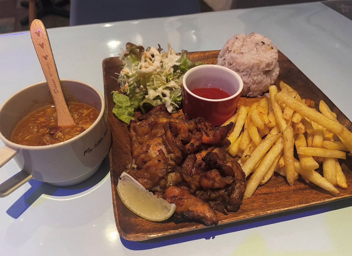 12月6日　REDSPIDER 47都道府県ツアー　山口🔥

開場から徒歩5分くらいのところでジャークチキン、ピザ、ドリンクのレゲエ好きのお店があるんですけど、通常夜だけなんです😫
でもお昼ご飯ここにしよう！って人が多ければ、お昼開けてもらえそうなんですけど、どう？？

行ってみよーって人は教えて✋🏼