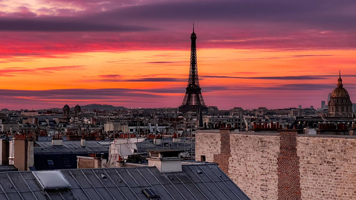 akr_tkn's tweet image. Ciel rose à Paris ce matin🌤️