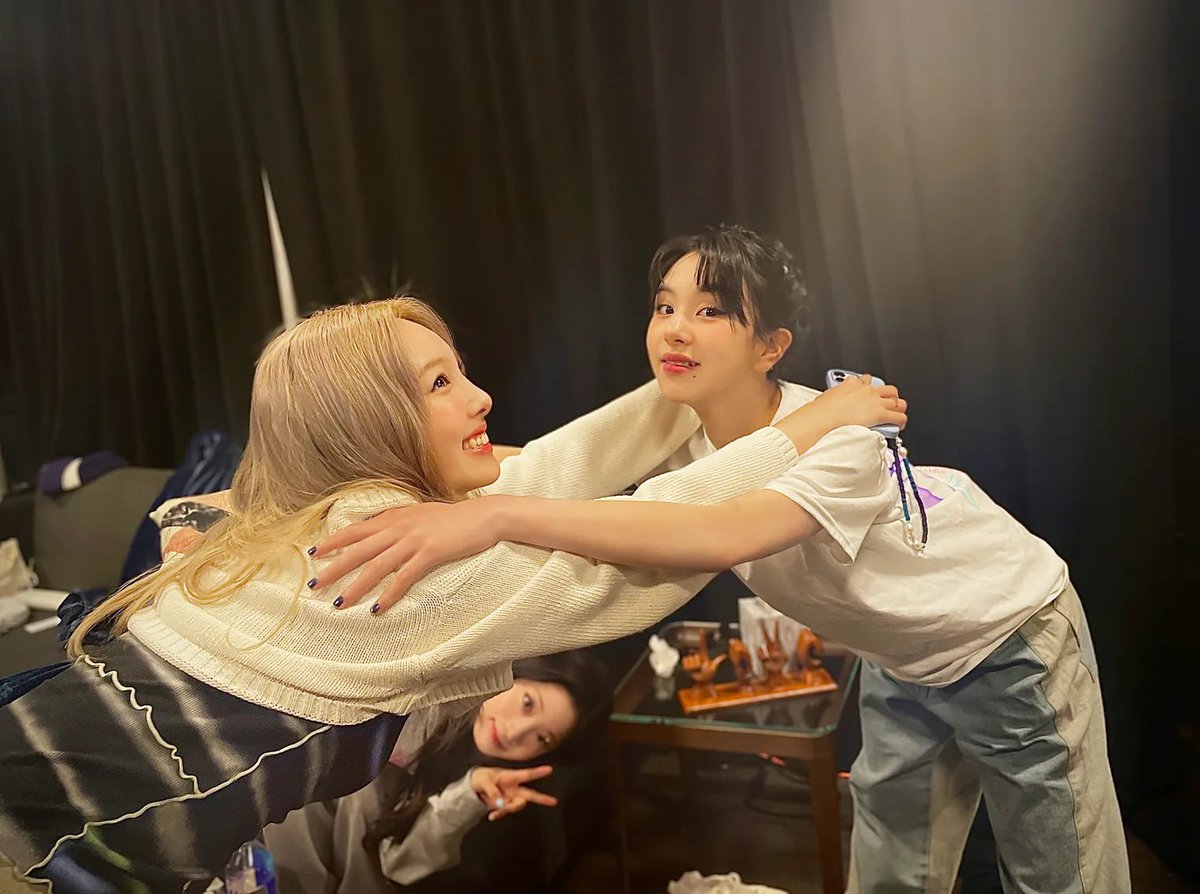 chaeyoung daily tweet media