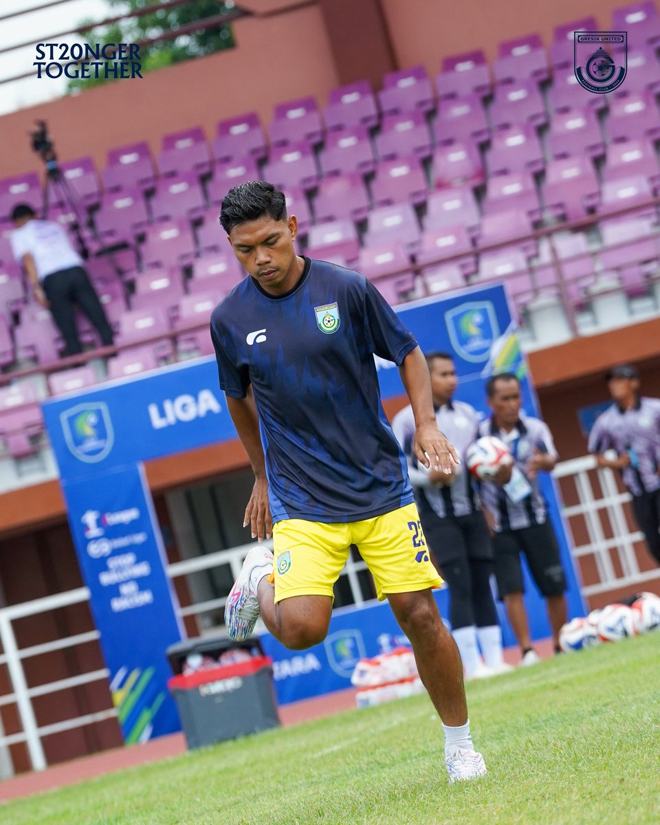 gresikutdFC's tweet image. Warming Up jelang laga perdana Liga Nusantara musim 2025/26.

#GresikUnited #LaskarJokoSamudro #ST20NGERTOGETHER #GRSPAS #GresikUnitedDay