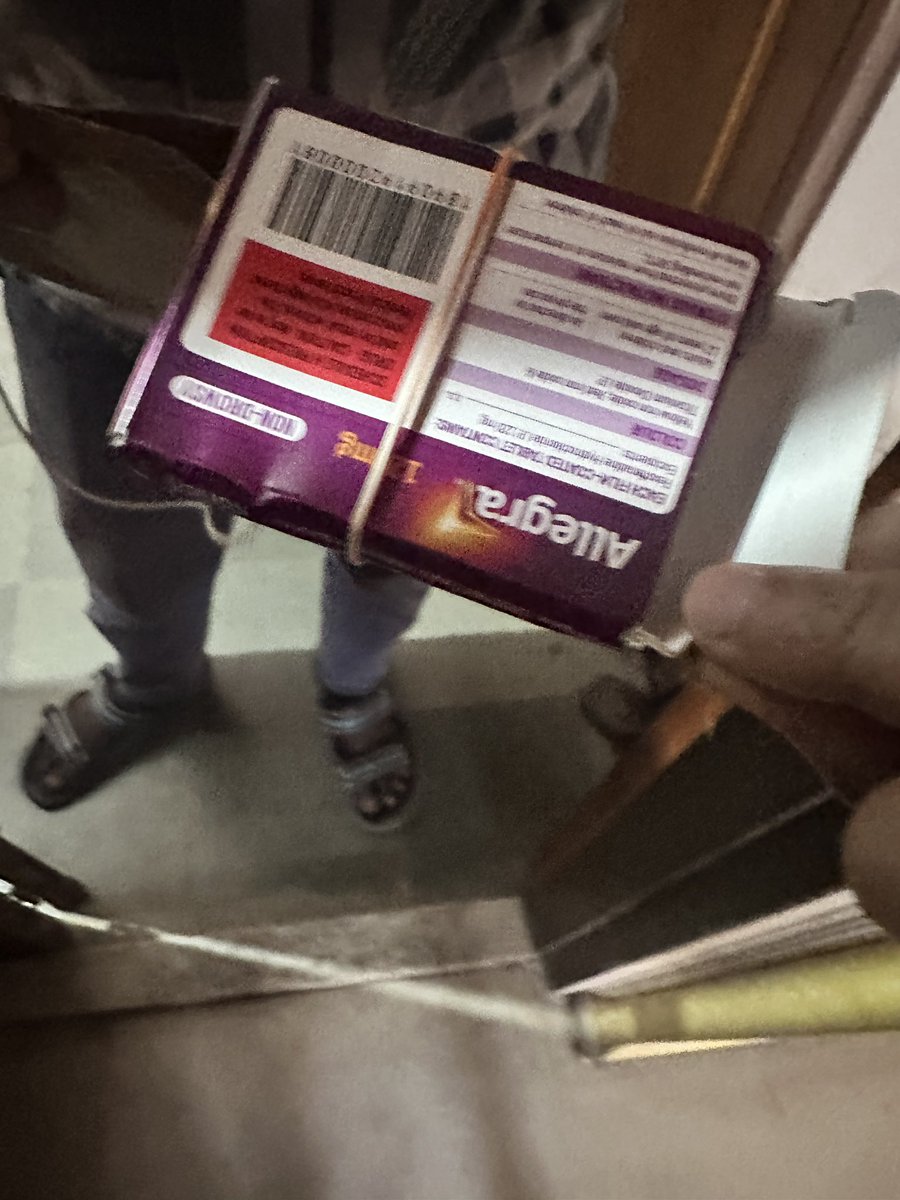 Aniza_Y's tweet photo. See the product was not taken and returned to the delivery guy yet Swiggy isn’t refunding @SwiggyCares @SwiggyInstamart is a fraud .. I will complain in consumer court https://t.co/XqrYtLp7Yi