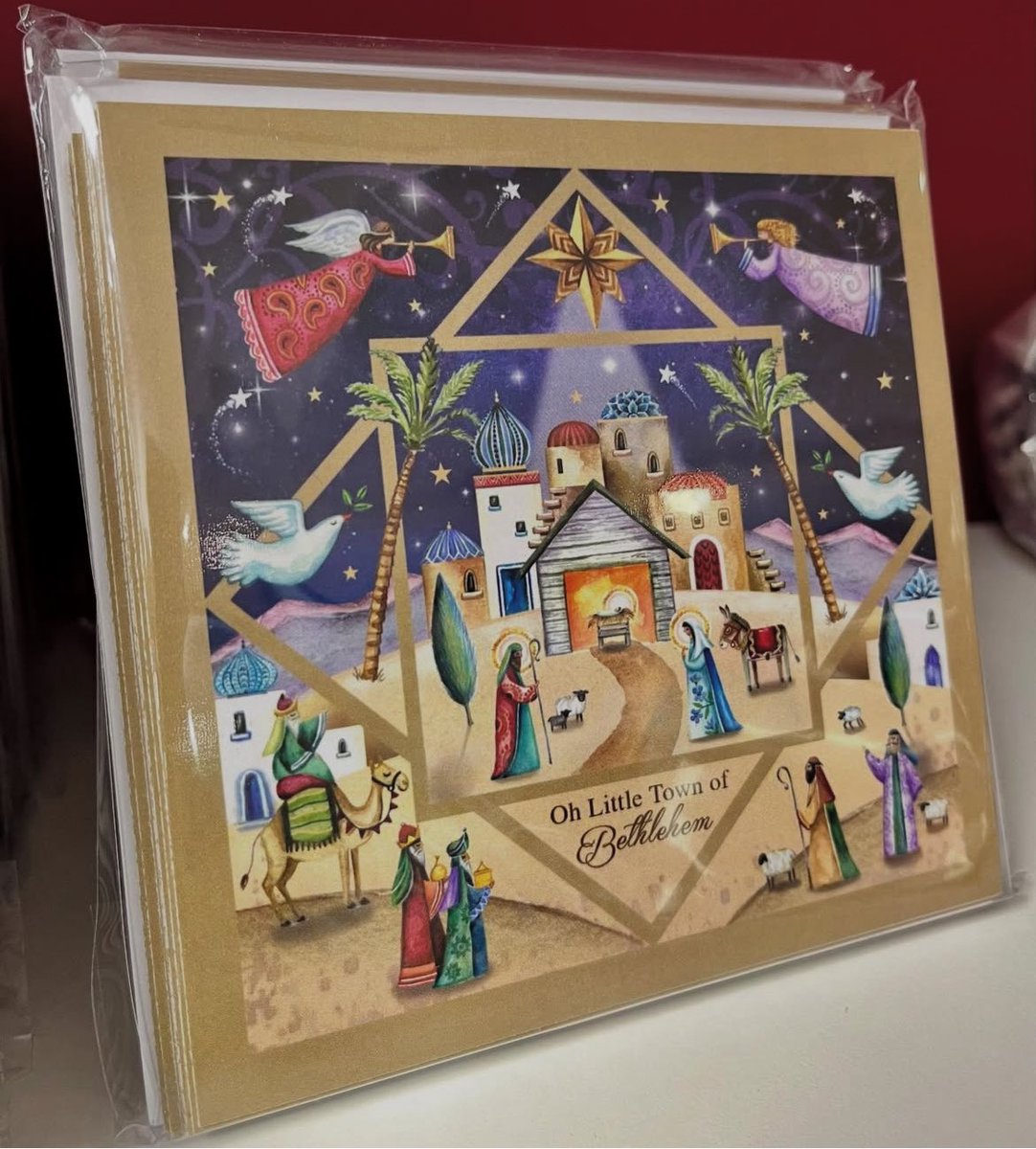 Lovely Christmas cards are now on sale at the hospital shop. Every pack sold supports projects at #TeddingtonMemorialHospital.

Pick up a pack or two today. 🎄