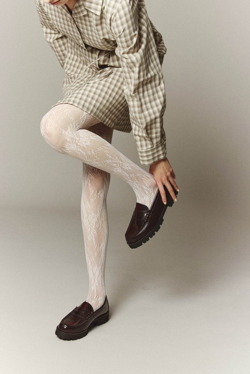 zozojp's tweet image. 【HARUTA × PUBLIC TOKYO】

コラボローファー販売中👞

カジュアル使いにも、ビジネスシーンにもおすすめな万能アイテム。
EVAソール採用で超軽量&amp;amp;歩きやすいところも特徴です。

お見逃しなく！

▼販売はこちらから
zozo.jp/shop/publictok…