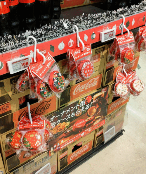コカ・コーラ『クリスマス オーナメント型缶ケース』おまけが店頭で