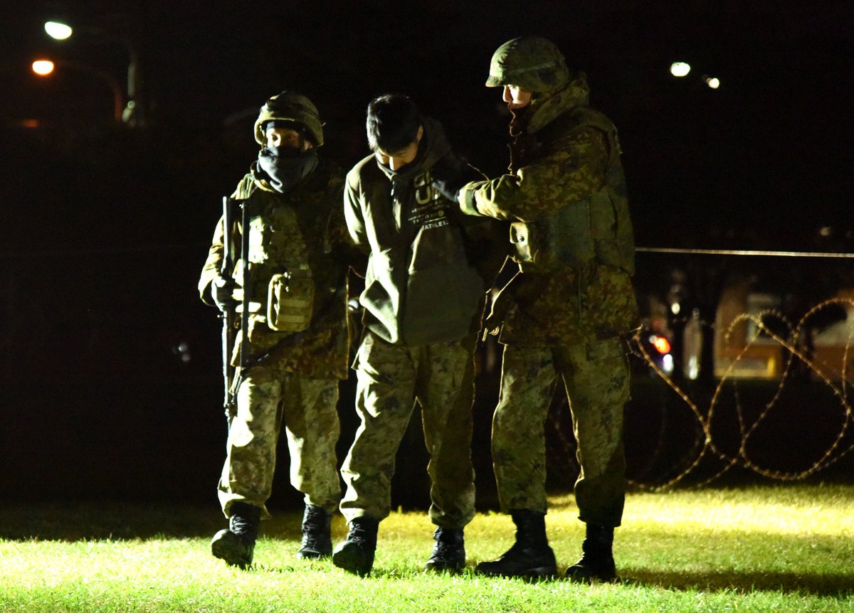 ＃北部方面航空隊 は、＃丘珠駐屯地 において、駐屯地警備訓練を実施しました。北部方面管制気象隊と北部方面航空野整備隊が合同で訓練し、駐屯地の警備態勢の強化を図りました。