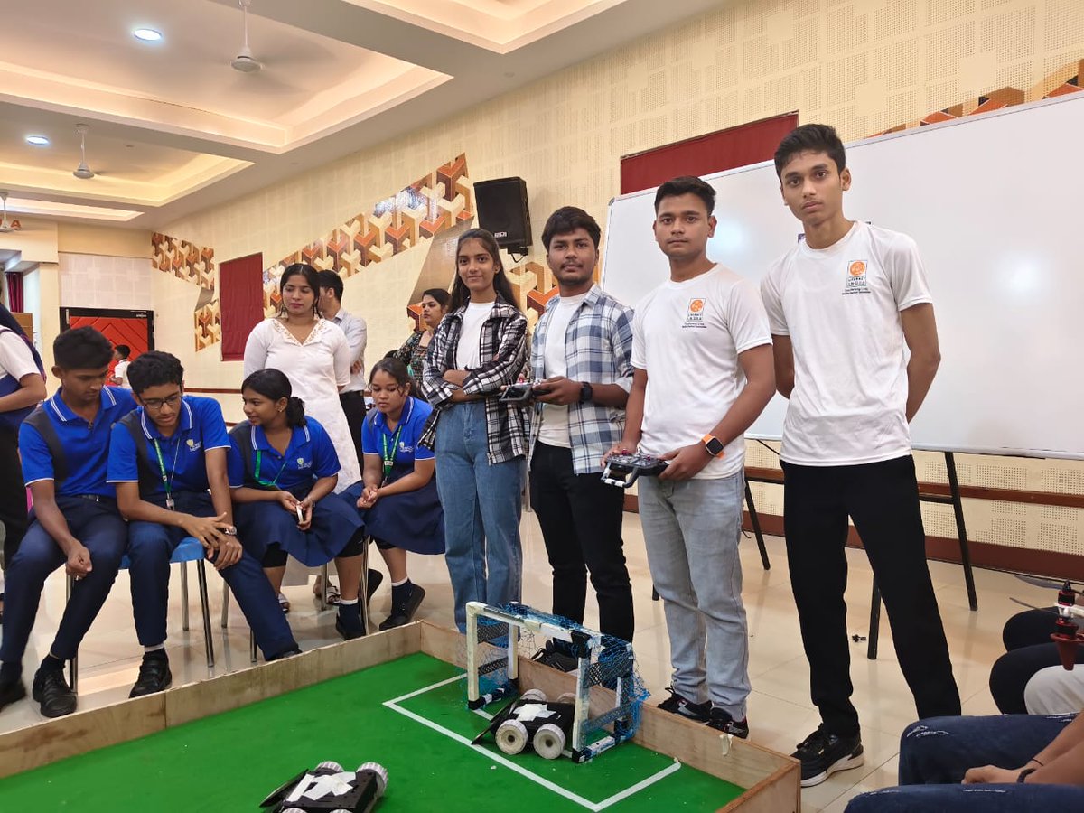 LiteracyIndia's tweet image. #ChildrensMonth Moment: From 1996 to #RoboVerse 🤖✨
From starting in 1996 with a simple goal—access to learning—to children now building robots and representing Literacy India at RoboVerse in Kerala. A quiet, proud milestone for our students and us.