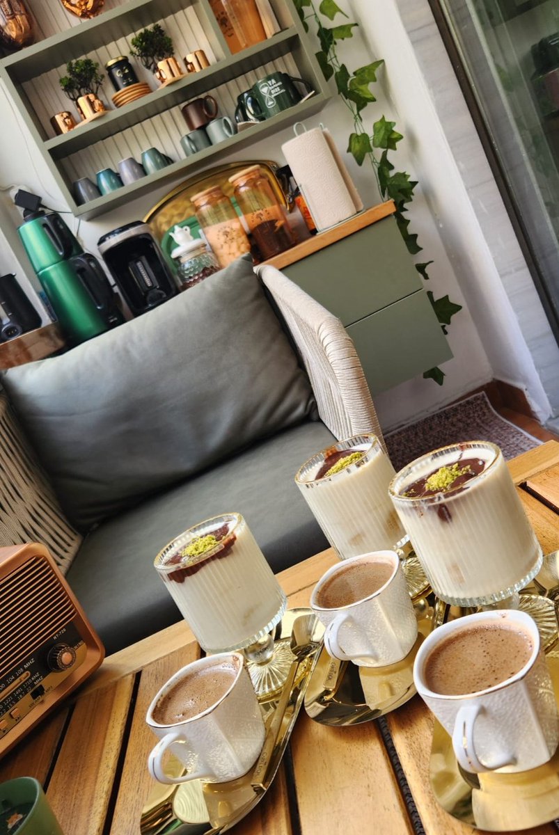 _communist's tweet image. Doktorum stresten uzaktan dur dedi. Gerekeni yaptım istifa ettim. 
#günaydın
#pazartesi
#1Aralık