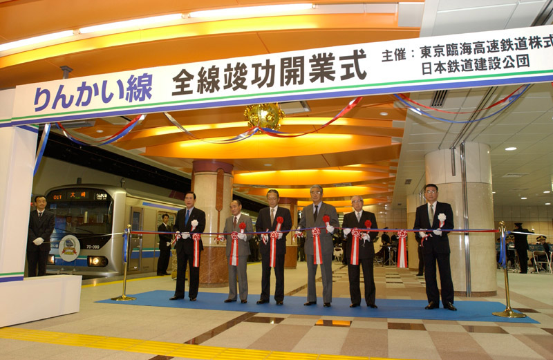 JRTT_PR's tweet image. 🗓️今日はなんの日❓

12/1は #JRTT が建設した #りんかい線（臨海副都心線）の開業23周年になります🎊

りんかい線は区間を2期に分けて工事し、天王洲アイル・大崎間の完成をもって全線開業になりました✨

大井町駅に設置されたエスカレーターは当時の鉄道駅最長を誇る全長53mです❗️