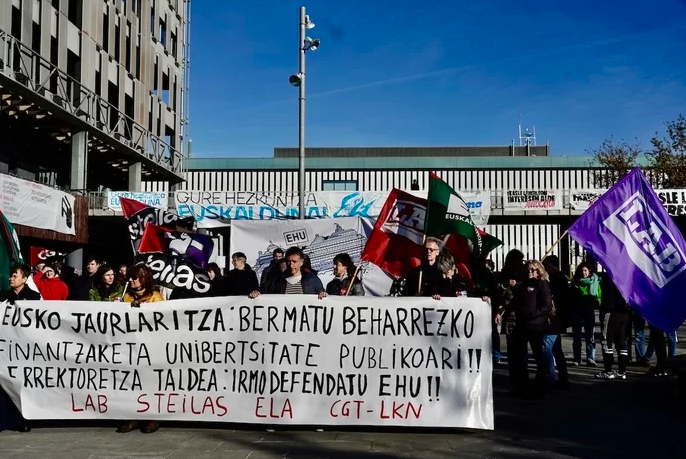 La intersindical denuncia la «infrafinaciación» de EHU con paros en los campus naiz.eus/eu/info/notici…