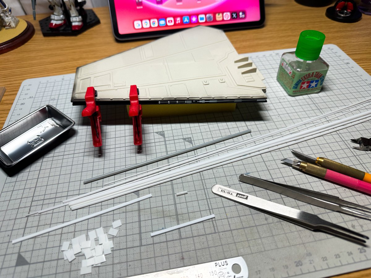 Ani_Kuzunishi's tweet image. プラ板（棒）と格闘する毎日。
#mpc #ShuttleTydirium #StarWars