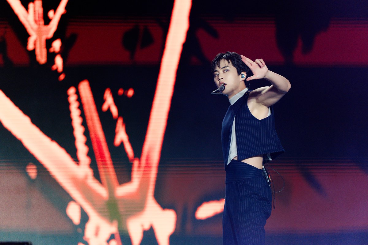 XIUMIN - Golden Space Entertainment facebook