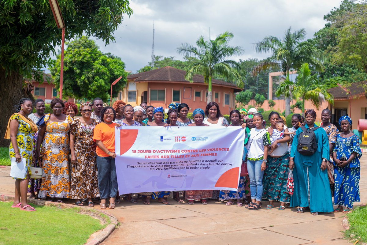🟠#16joursdactivisme contre les #VFF : <a href="/unfpa_benin/">UNFPA Bénin CO</a> et #SOSVillagesdEnfants ont sensibilisé les tutrices des familles d’accueil à l’importance du dialogue parents enfants pour prévenir les violences numériques et aux bons réflexes pour se protéger elles-mêmes en ligne.
#StopVBG🤚