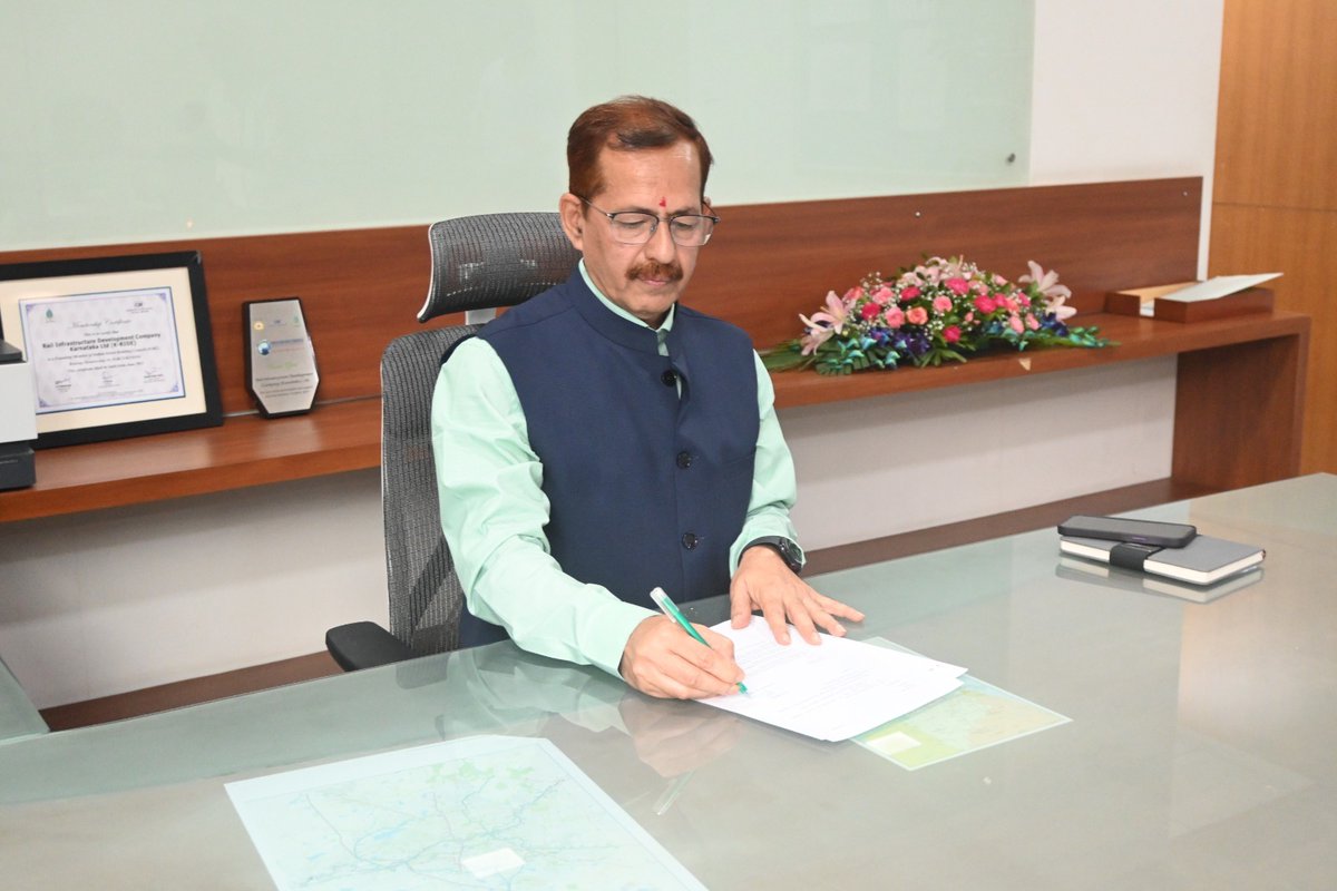 ChristinMP_'s tweet photo. Bengaluru: Lakshman Singh, senior IRSE officer, has assumed charge as the full-time MD of @KridePrm following Railway Board orders. Singh said he is committed to accelerating the Bengaluru suburban rail project & urged staff to work with discipline and teamwork, using the TRACK mantra to restore & boost K-RIDE’s momentum @RailMinIndia