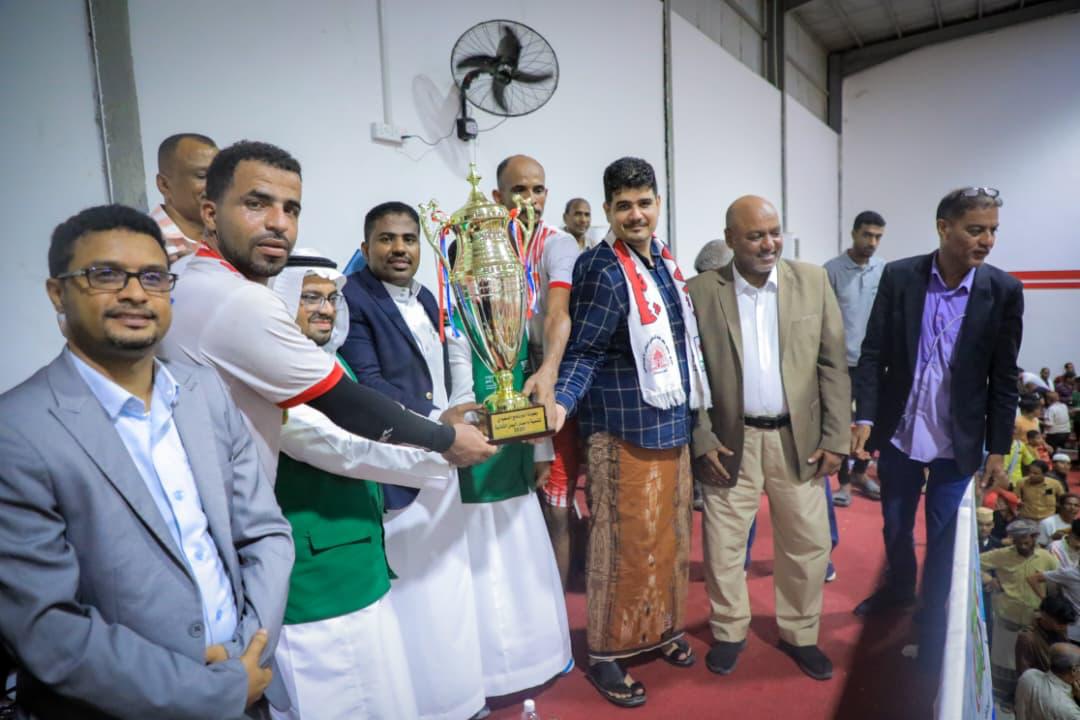 SaudiDRPY's tweet image. انتهت أولى بطولات مبادرة البرنامج الرياضي (الرياضة من أجل التنمية) المقدمة من #البرنامج_السعودي_لتنمية_وإعمار_اليمن في #المكلا بمحافظة #حضرموت لكرة الطائرة، حيث يعمل البرنامج على تمكين الشباب في المجالات الرياضية المتعددة وتنشيط حراك المؤسسات الرياضية اليمنية وتنمية المواهب…