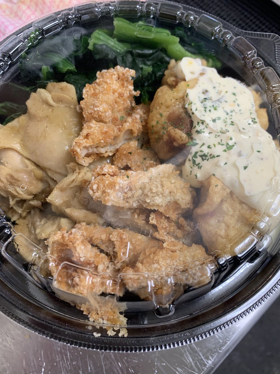 バイト先の店長が男子高校生のお弁当みたいな賄いを持たせてくれた！
ご飯だけで400ｇはある(🌾•᎑•🌾)