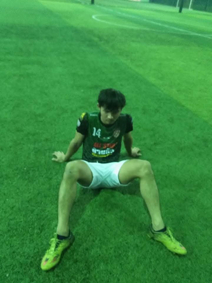 #นักบอลเปื้อนฝุ่น
#กอดไม่อุ่นเหมือนคนมีตัง