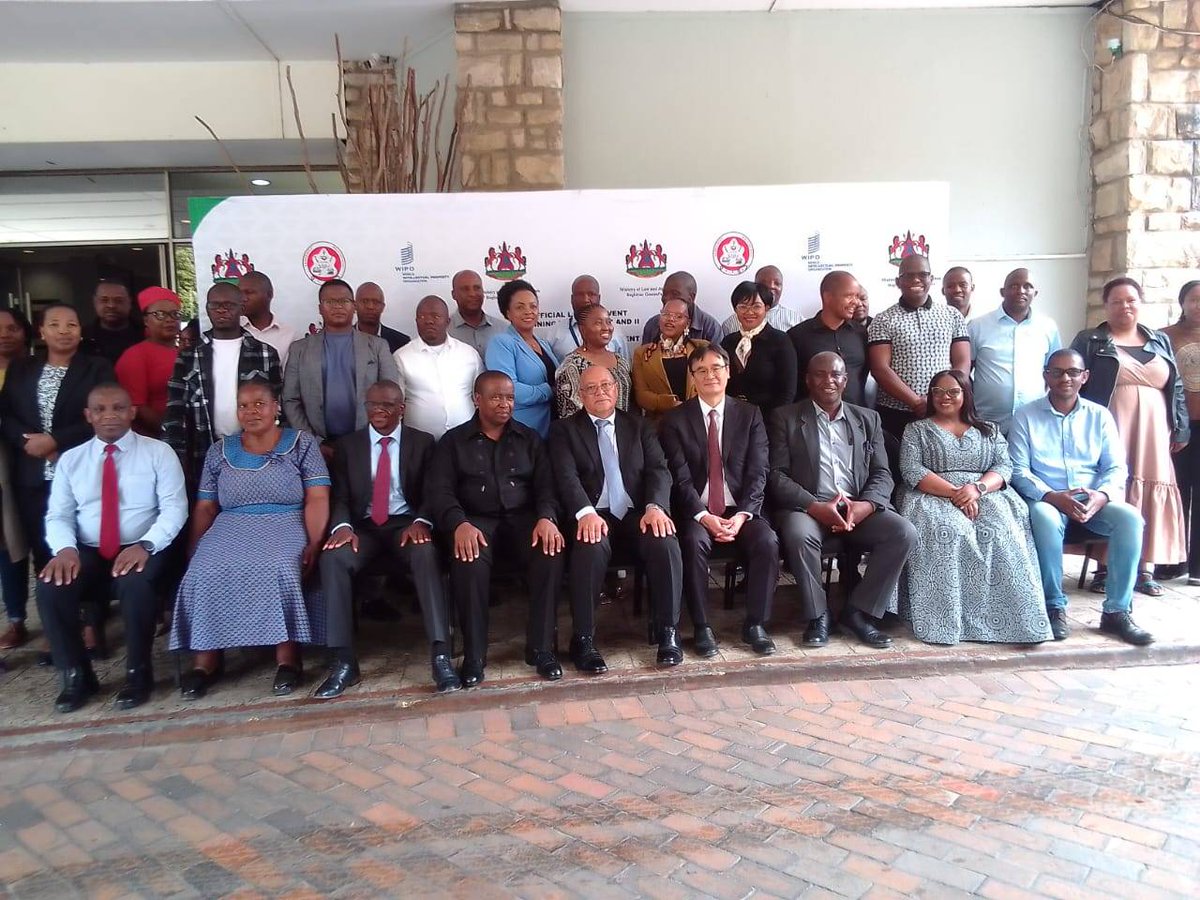 LesothoNewsDesk's tweet image. Lesotho Launches Project on Technologies for Community Development - is.gd/SWfIRC #Lesotho