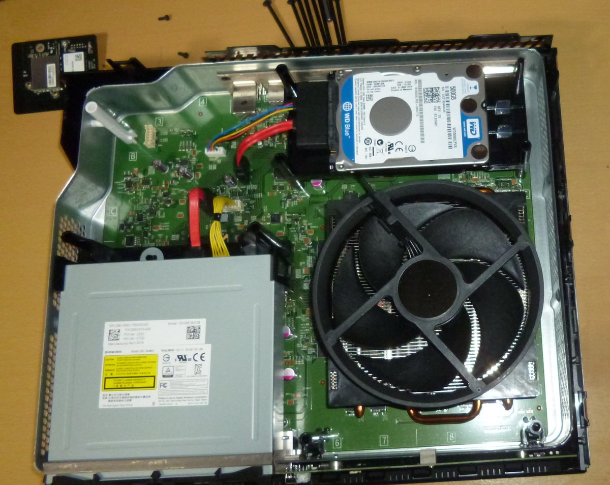 kyokonodan2525's tweet image. 先日購入の永久にアプデが終わらない #XBOXONE 初代。分解してHDDをSSD500GBに交換しても同じ症状でトラブルシュートの画面にいけず、#オフラインアップデート OSU2をUSBで先に試すと無事アプデ進行。OSU1適用失敗1回もやり直して無事完了👍
原因は不明❓ですがSSD化で末永く使いたい😊
#Xbox