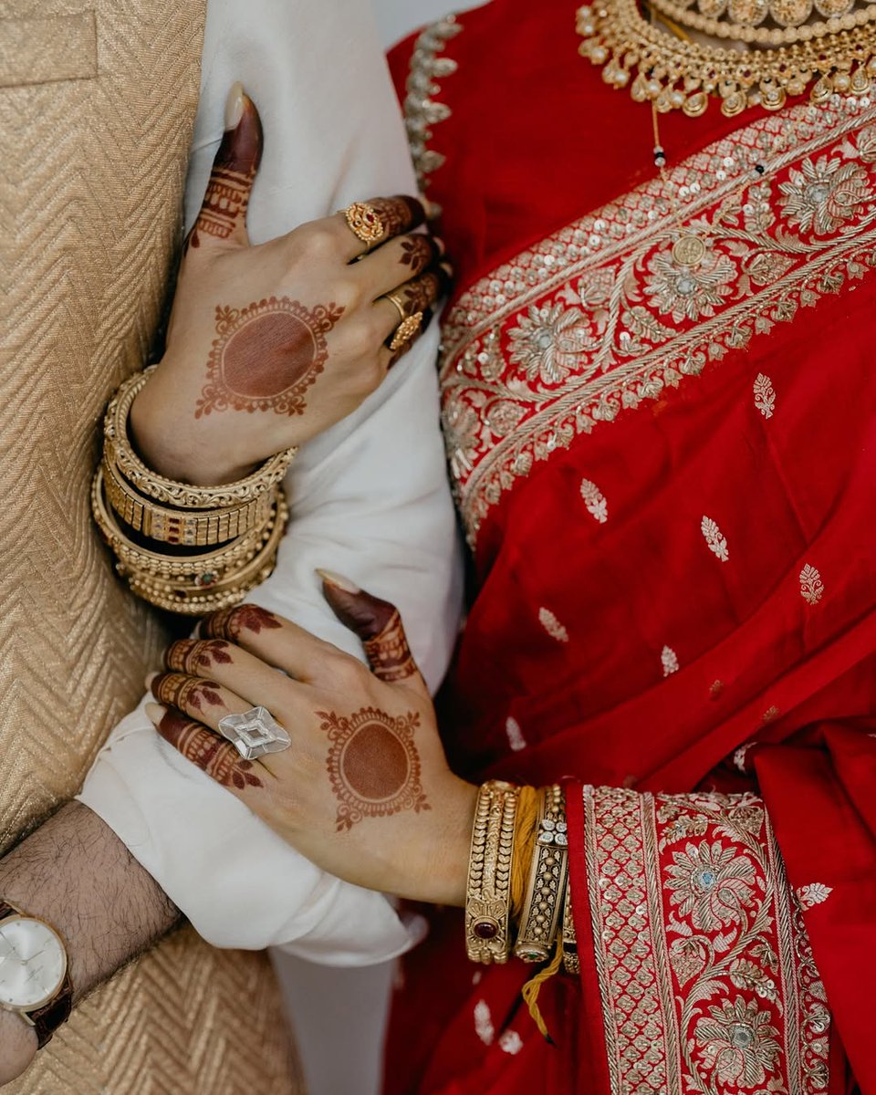 telugufilmnagar's tweet photo. Hearty congratulations to the lovely couple @Samanthaprabhu2 and director #RajNidimoru as they tied the knot!❤️✨

Wishing them joy, love and beautiful beginnings!!💝💐 

#Samantha #TeluguFilmNagar https://t.co/0xvCGbaTdu