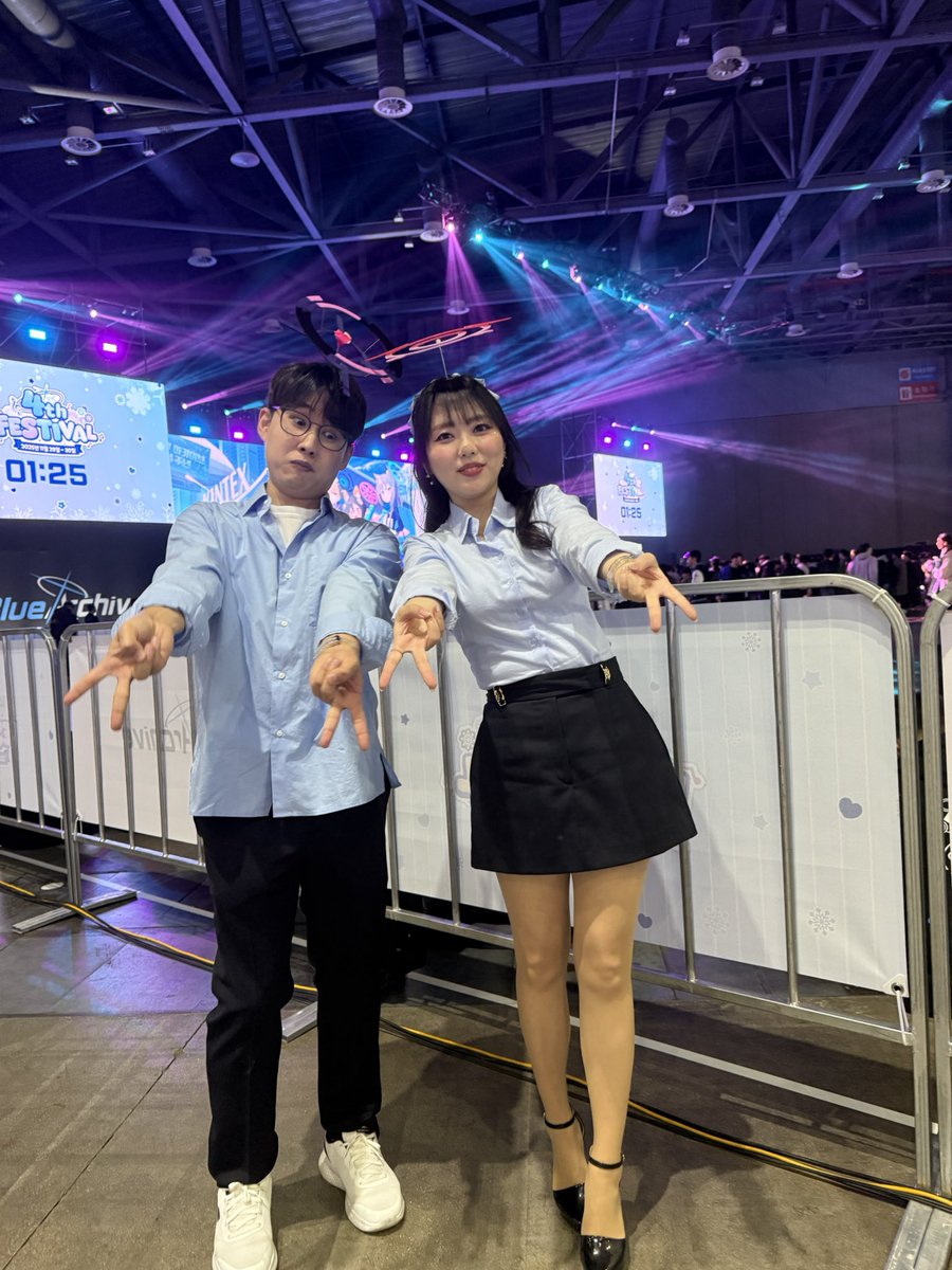 블루아카이브 4주년 페스티벌❣️

1주년에 처음 선생님들께 인사드렸는데 
4주년까지 함께할 수 있어 행복했습니다
앞으로도 선생님들께서 허락하신다면 
평생 블무윈으로 함께하겠습니다

계속 변치않는 학원과 청춘의 이야기를 함께 해요 
선생님들 4주년 축하드리고 늘 감사합니다❤️